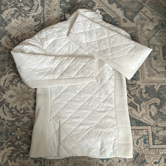 Like new white Lauren Ralph Lauren light puff jacket, size XS - Picture 4 of 4